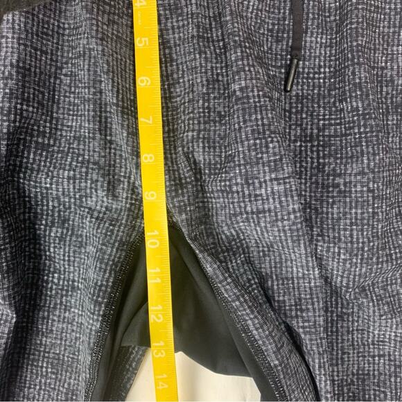 Lululemon mens size large The Short linerless gray black athletic gym workout - Picture 11 of 12